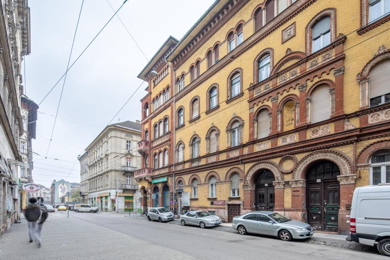 Cozy & Central Apartment With 2-Bedroom Budapest Exteriör bild