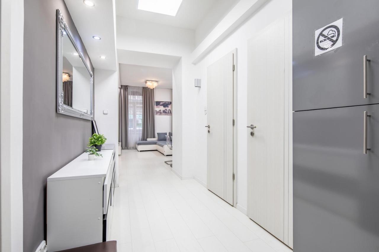 Cozy & Central Apartment With 2-Bedroom Budapest Exteriör bild